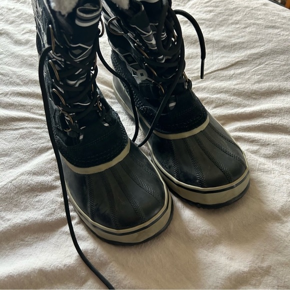 Sorel Boots 9 - Picture 2 of 7